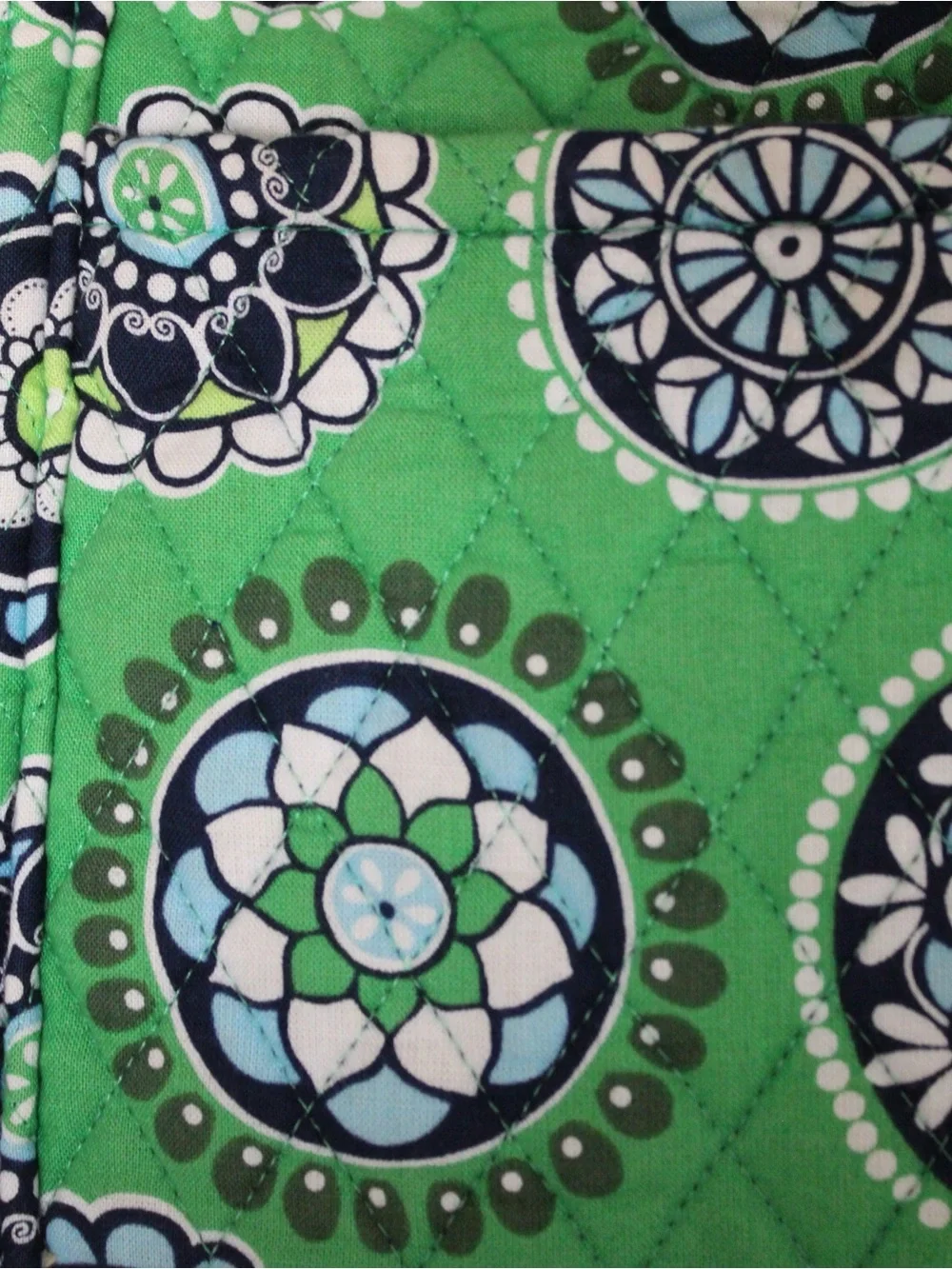 VERA BRADLEY Green Cupcakes retired print Large Toggle Tote Bag